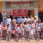 छात्राओं के सपनों को मिले पंख: मुथूट फाइनेंस व कोमल फाउंडेशन ने बांटी साइकिलें